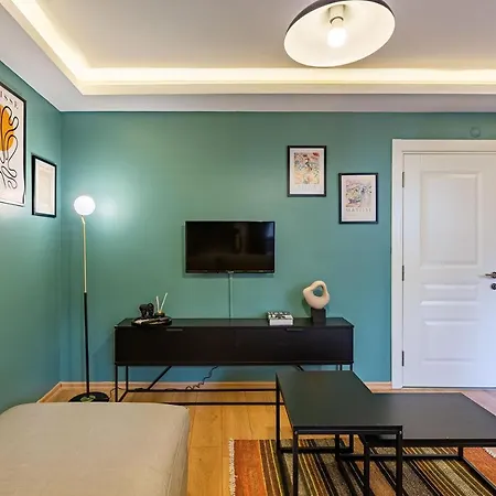 Nice Duplex Apartment Surrounded By Popular Attractions In Beyoglu *